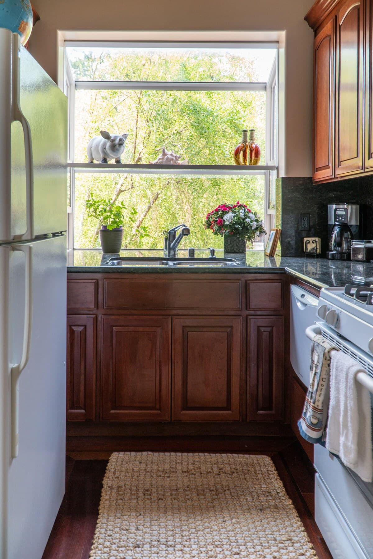 Guesthouse in Los Altos Hills · ★4.85 · 2 bedrooms · 2 beds · 1 bath - Image 6