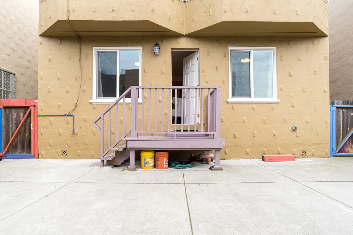Relaxed 3B/2Ba Home with Private Parking - Photo 32