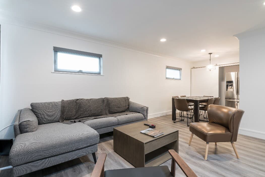 Home in East Palo Alto · ★4.94 · 4 bedrooms · 4 beds · 2.5 baths - Image 4