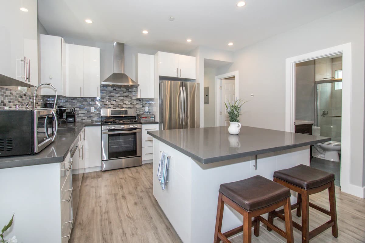 Home in Daly City · ★4.88 · 8 bedrooms · 16 beds · 5 baths - Image 7