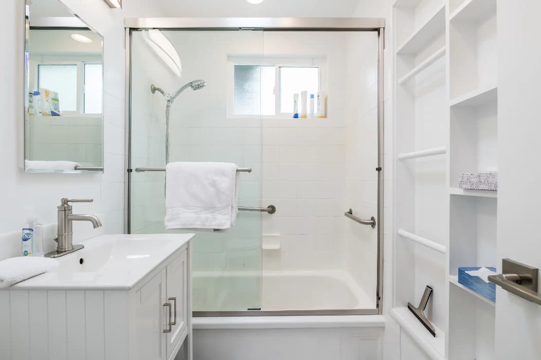 Home in East Palo Alto · ★4.94 · 4 bedrooms · 4 beds · 2.5 baths - Image 49