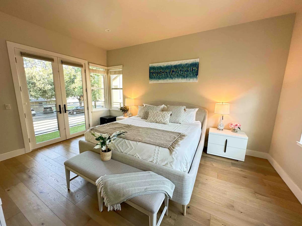 2021 Luxury Home, Private Baths, Silicon Valley - Photo 12