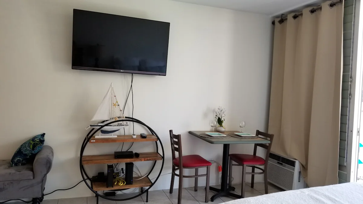 Condo in Honolulu · ★4.66 · Studio · 2 beds · 1 private bath - Image 16