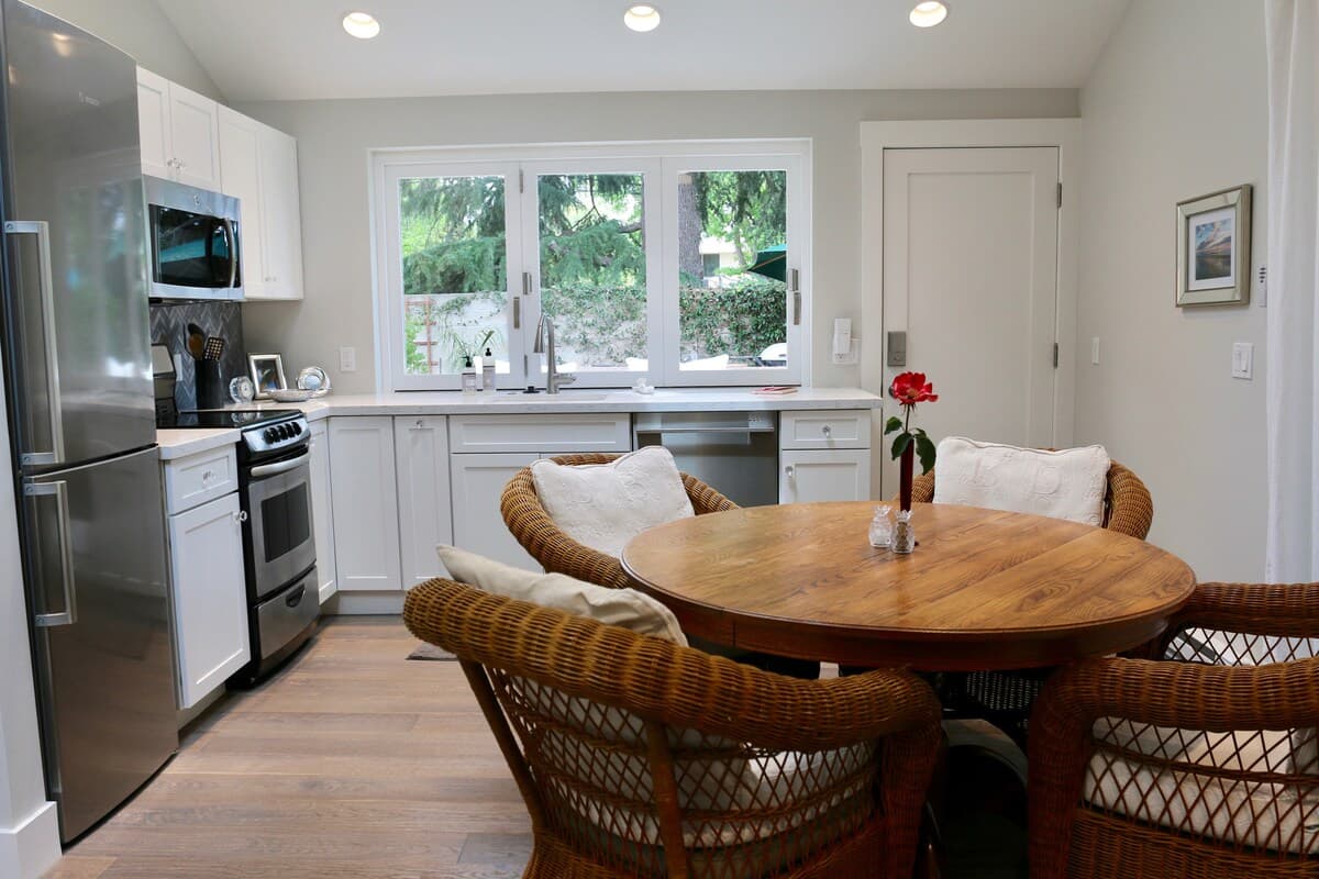 Guesthouse in Mountain View · ★4.94 · Studio · 2 beds · 1 bath - Image 6