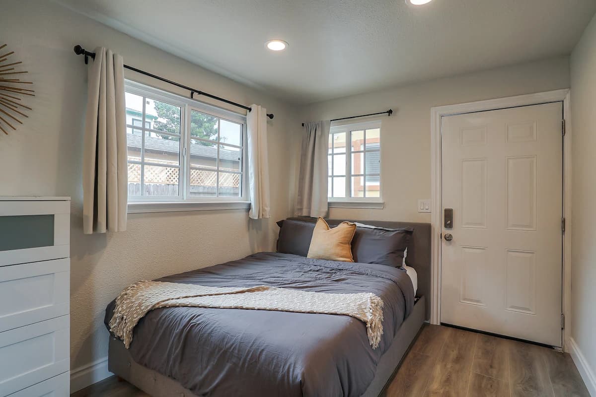 Home in Mountain View · ★4.88 · 4 bedrooms · 6 beds · 3.5 baths - Image 28