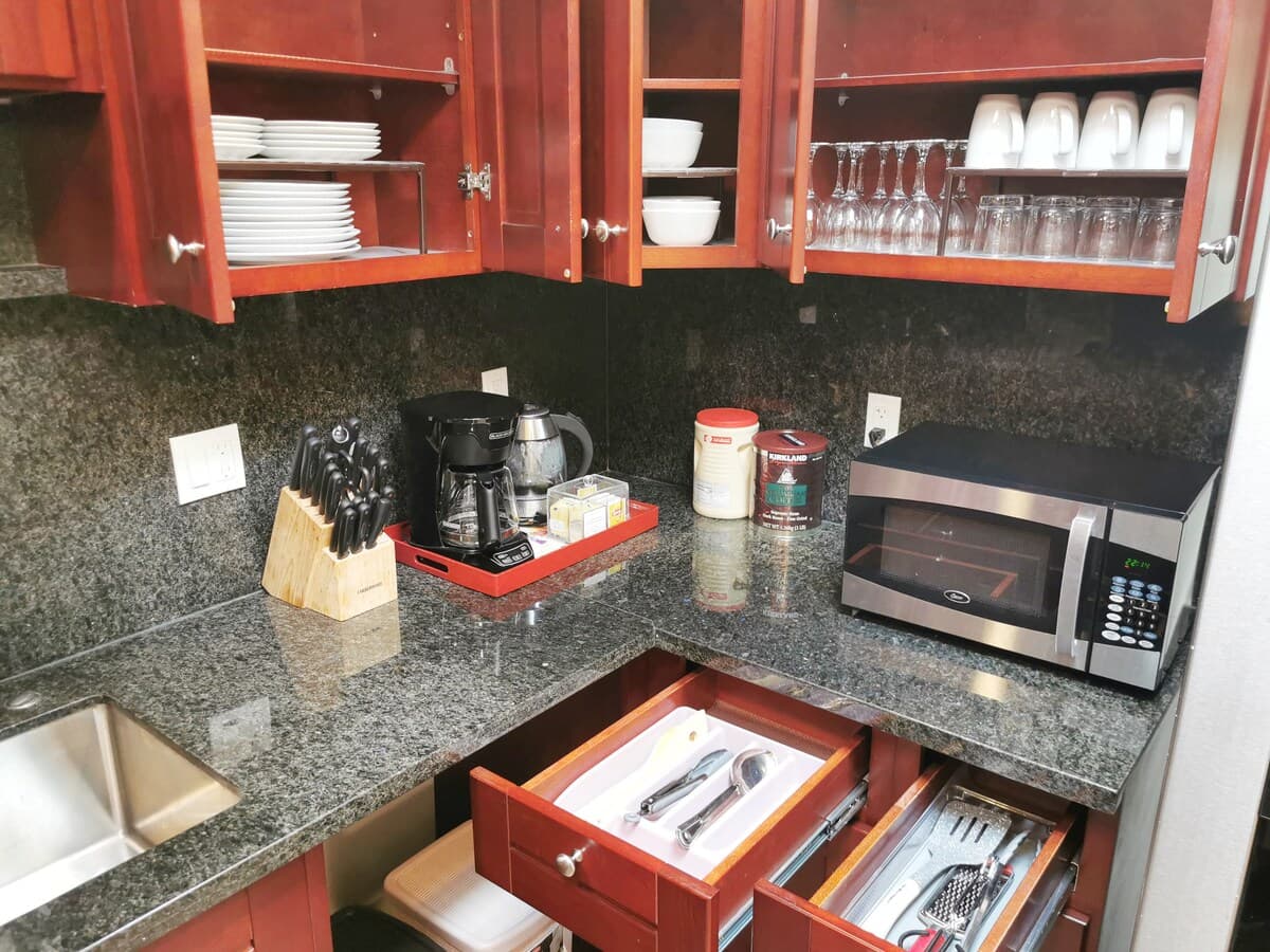 Private Upper Level, 3BR/3BA Near BART - Photo 8