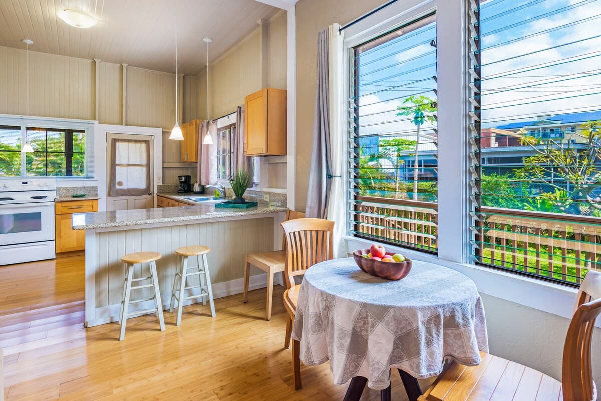 Renovated Plantation Home; Walk into Wailuku Town! - Image 13