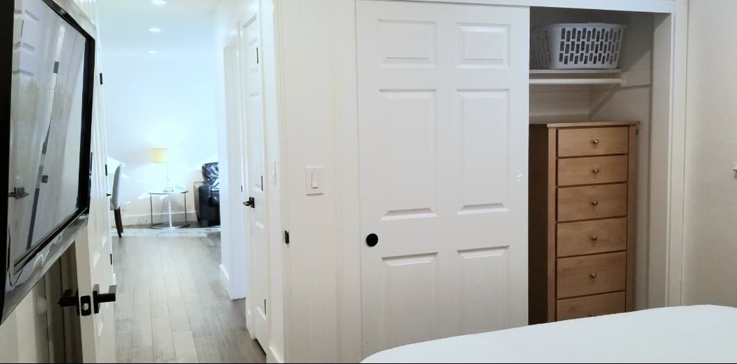 Walk to downtown/ground floor/central heat & A/C - Photo 23