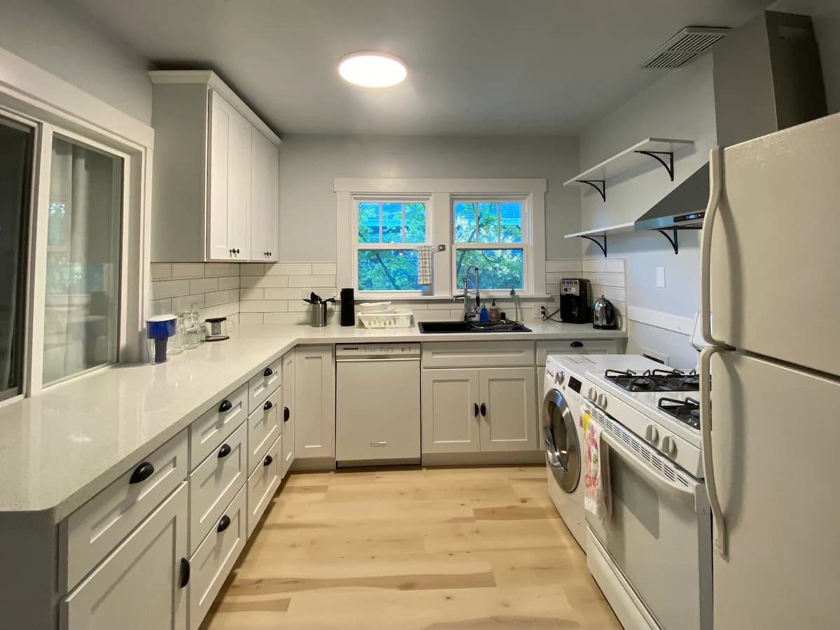 1B1B Palo Alto studio next to Stanford - Image 6