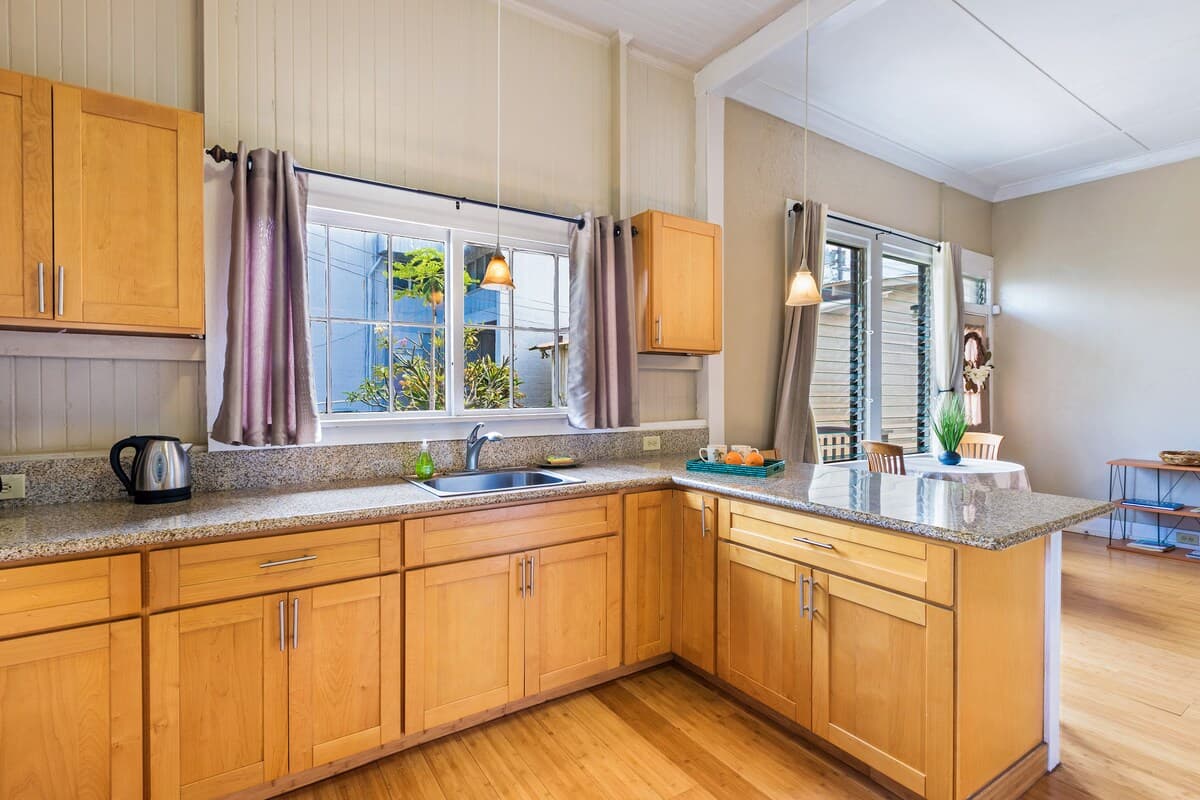 Renovated Plantation Home; Walk into Wailuku Town! - Image 9