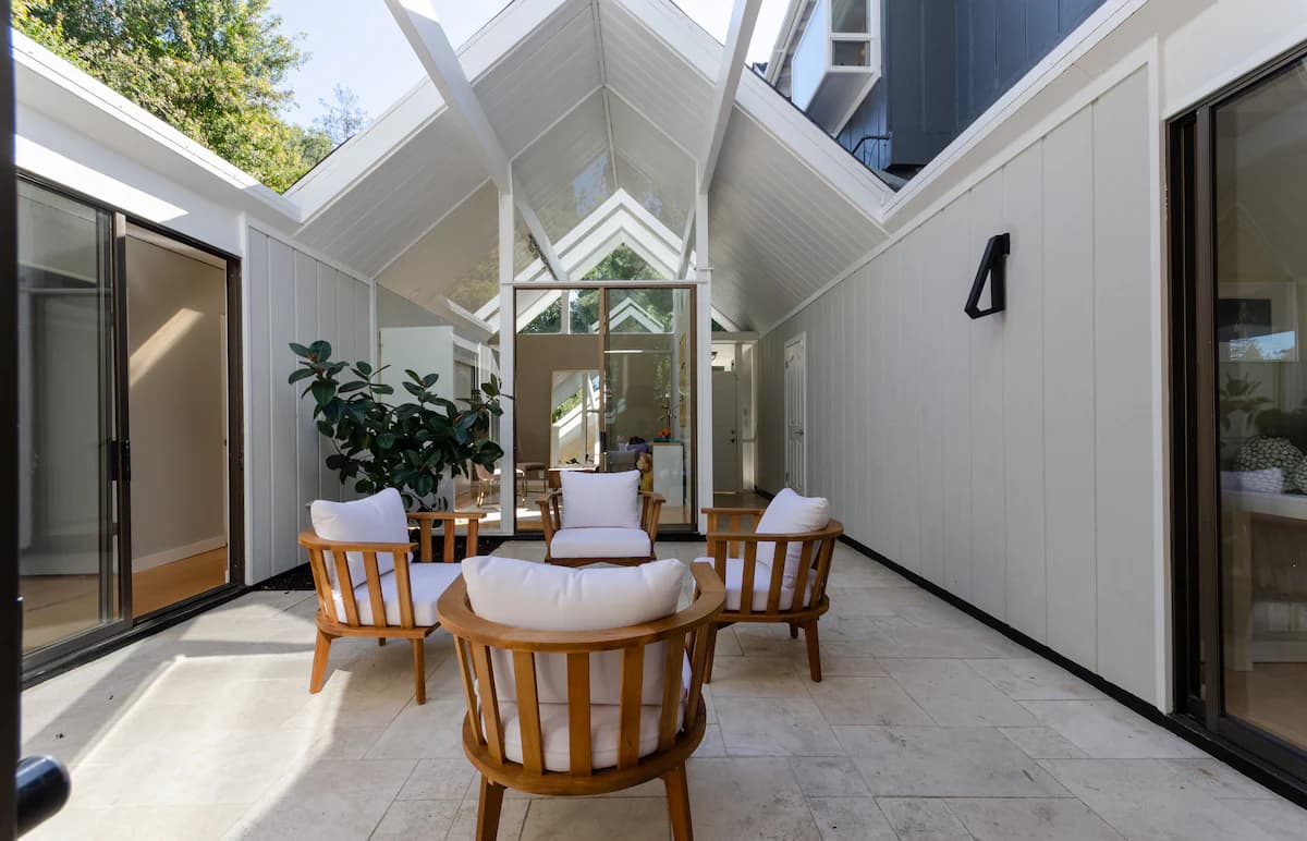 Home in Palo Alto · ★5.0 · 5 bedrooms · 6 beds · 3 baths - Image 32