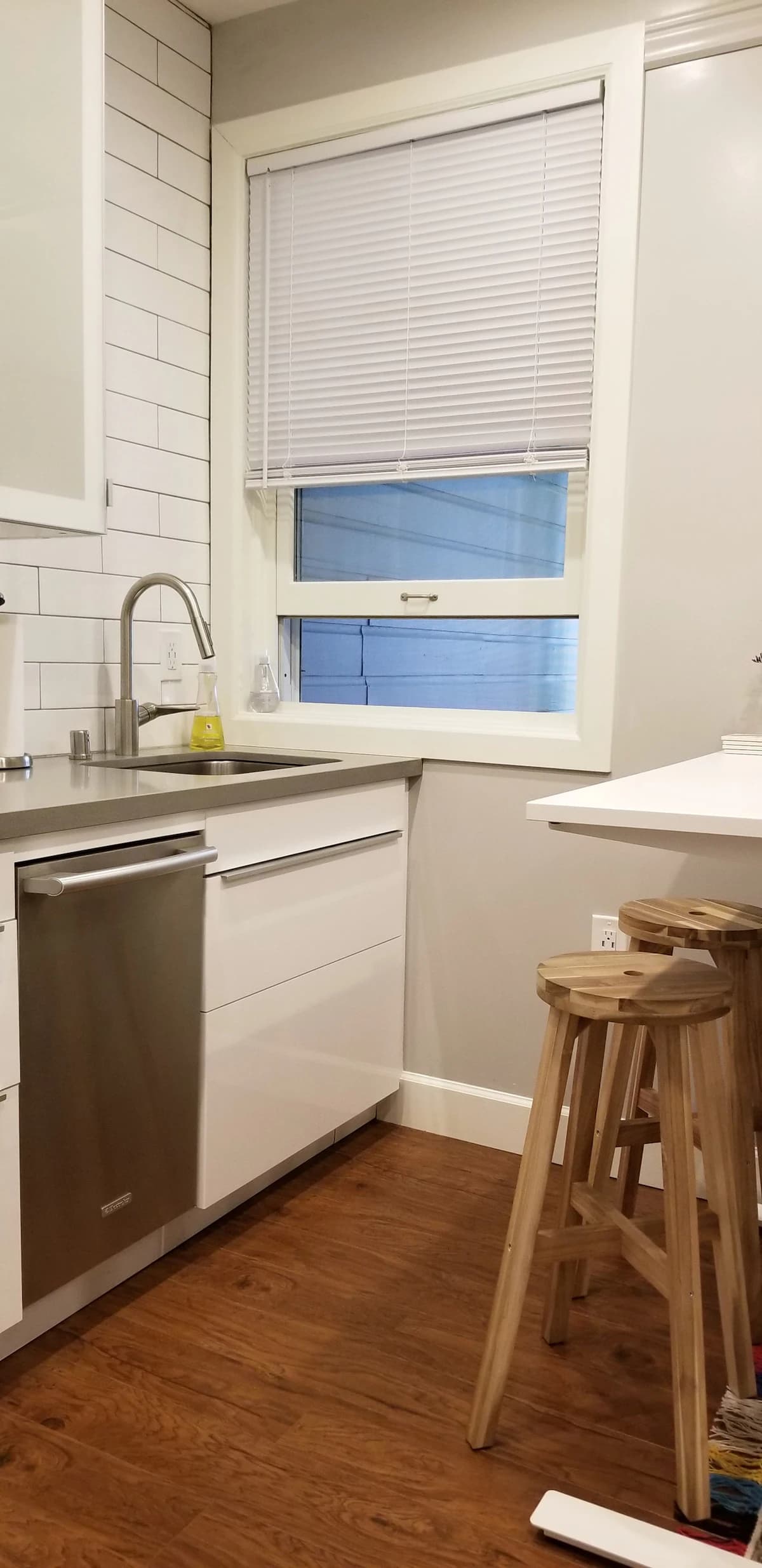 1926 Marina condo, private entrance, garden view - Photo 21