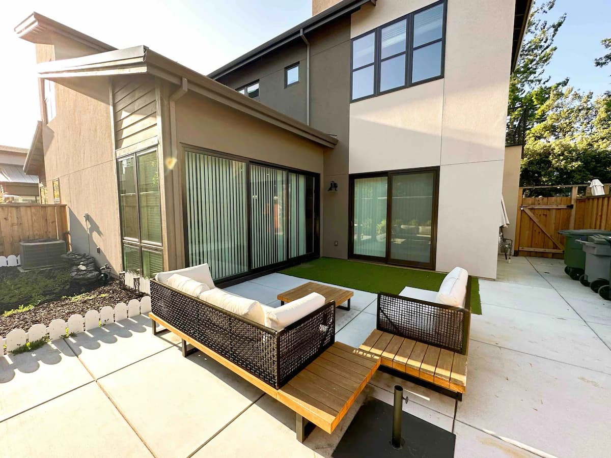 2021 Luxury Home, Private Baths, Silicon Valley - Photo 24