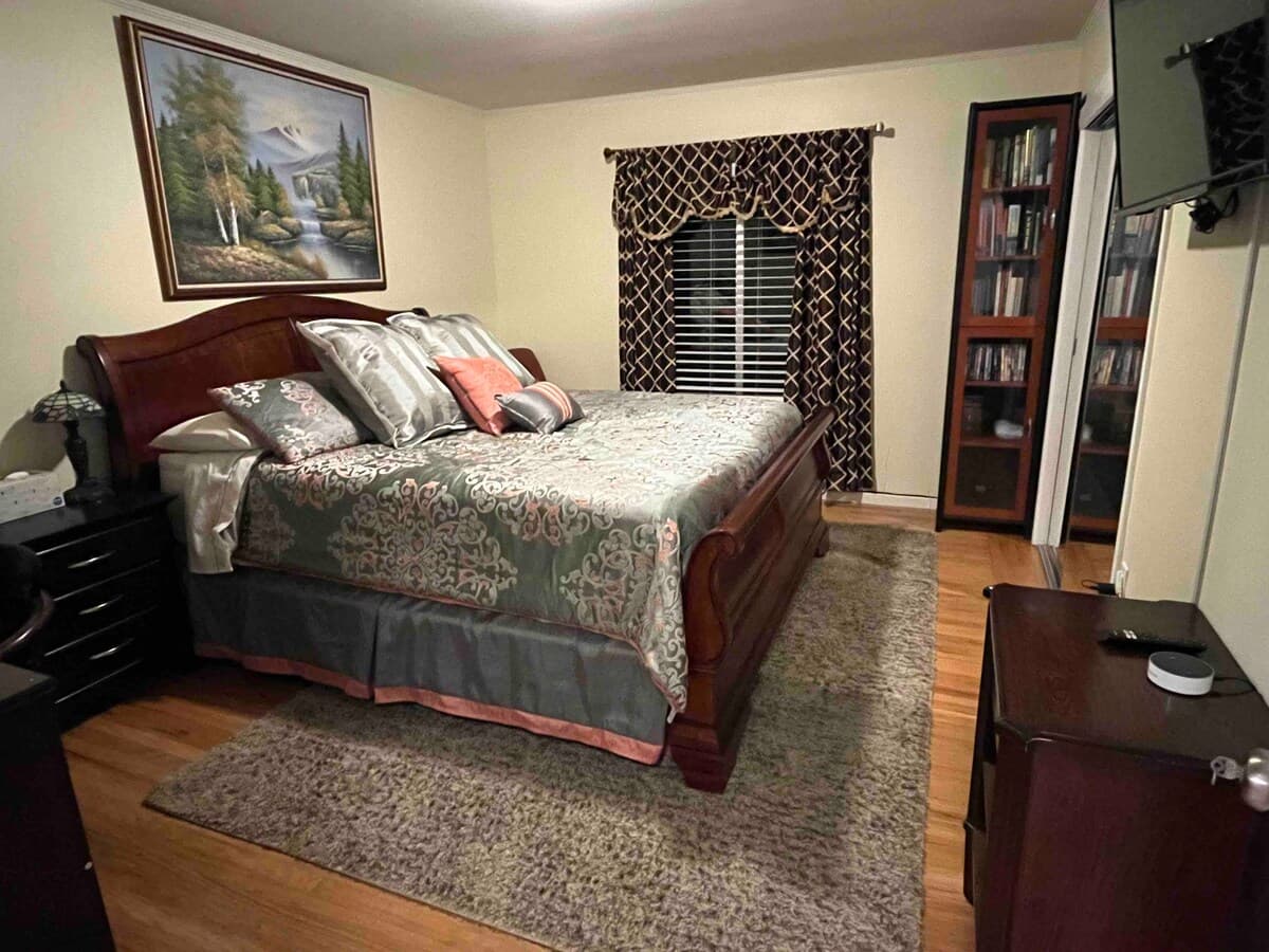 Home in Daly City · ★4.86 · 2 bedrooms · 2 beds · 1 bath - Image 16