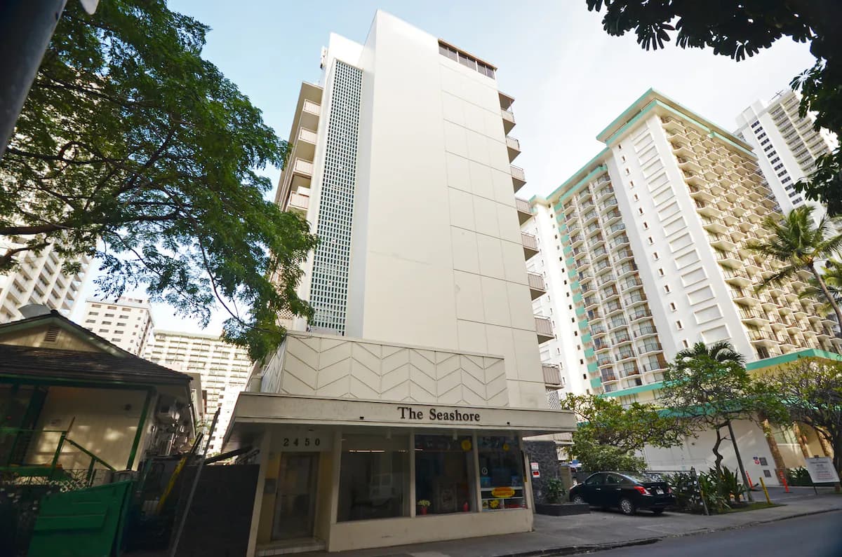 Condo in Honolulu · ★4.49 · Studio · 1 bed · 1 bath - Image 8