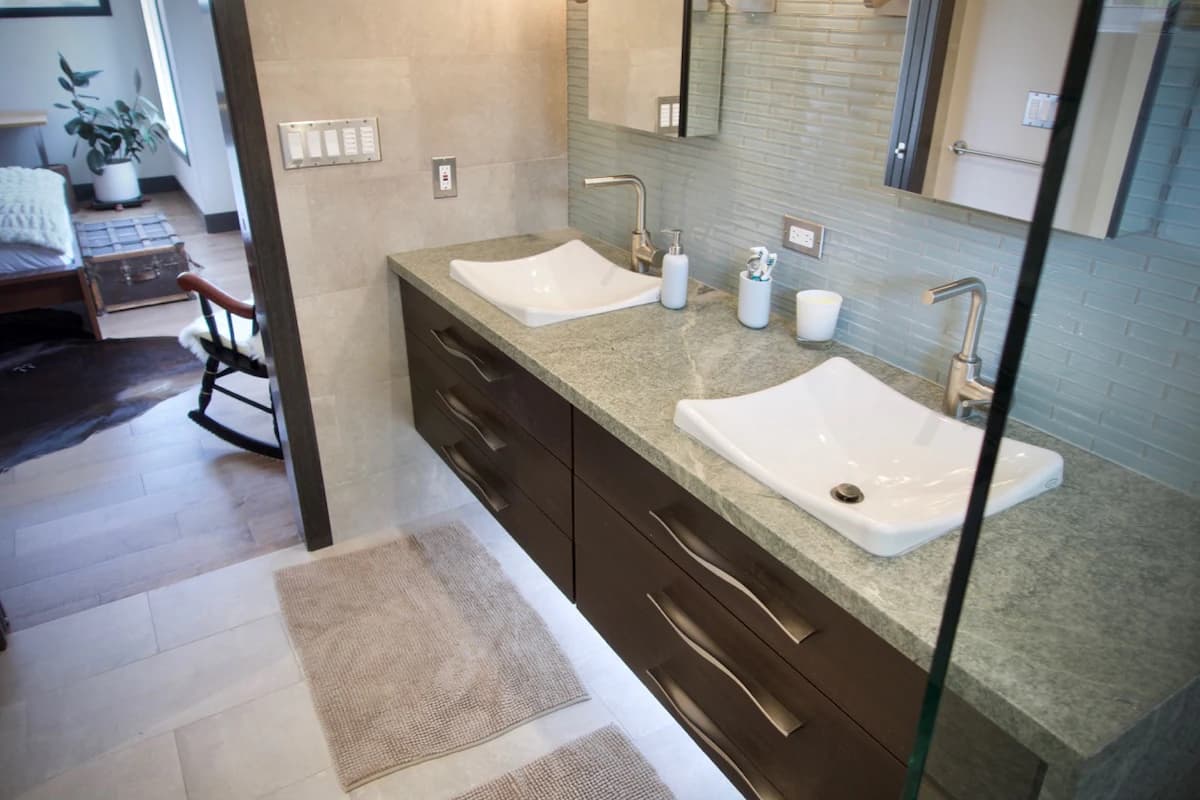 Home in Palo Alto · ★4.95 · 3 bedrooms · 3 beds · 3 baths - Image 32