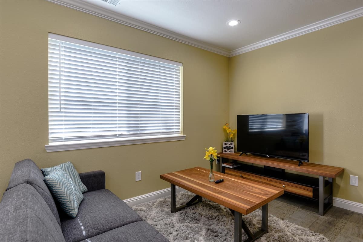 New 2019 Guesthouse, Heart of Silicon Valley - Photo 4