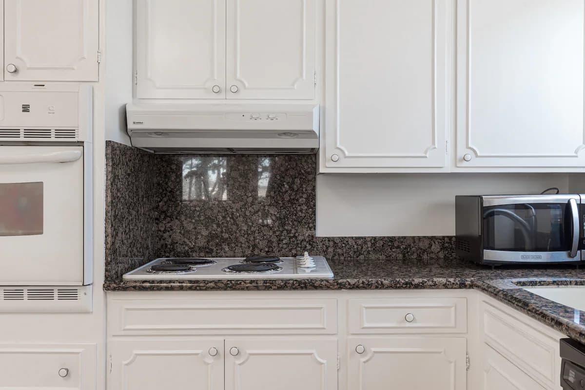 Home in Daly City · ★4.93 · 3 bedrooms · 4 beds · 2 baths - Image 11