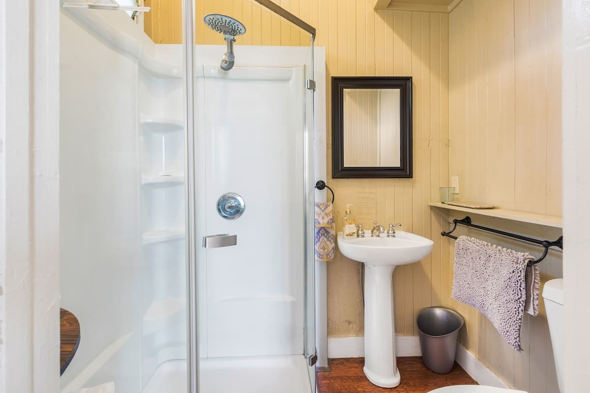 Renovated Plantation Home; Walk into Wailuku Town! - Image 21
