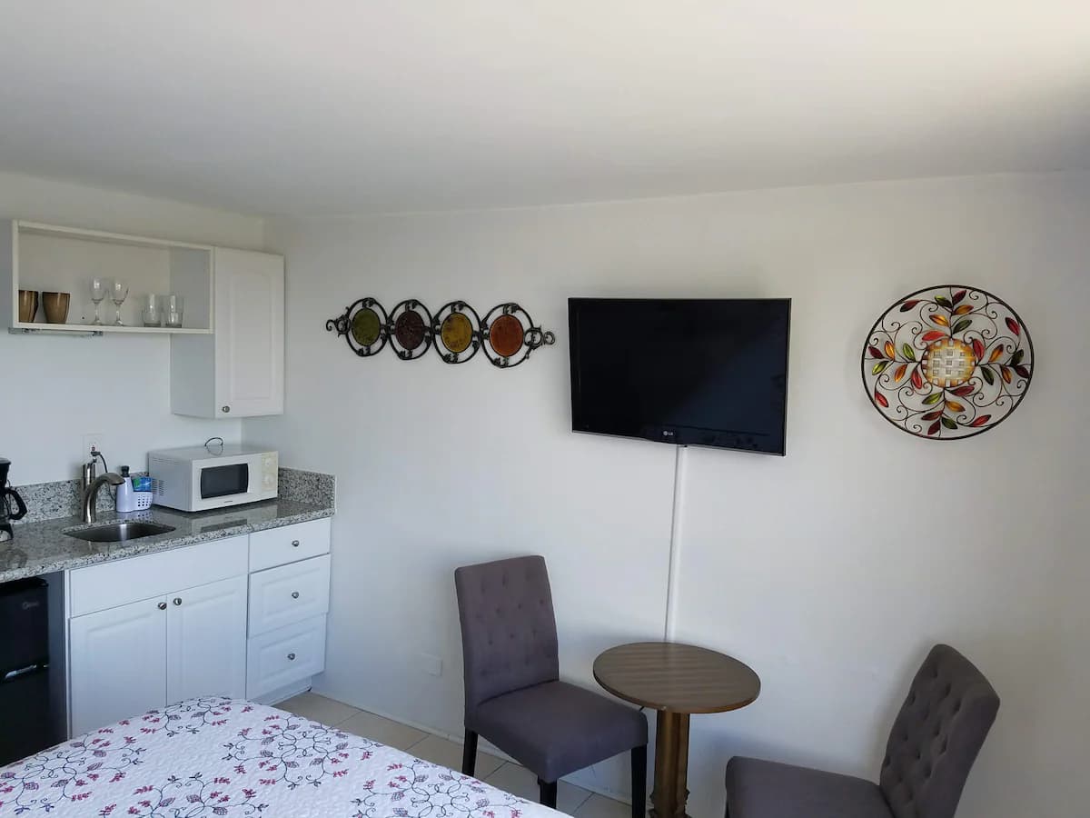 Condo in Honolulu · ★4.82 · 1 bedroom · 1 bed · 1 bath - Image 8