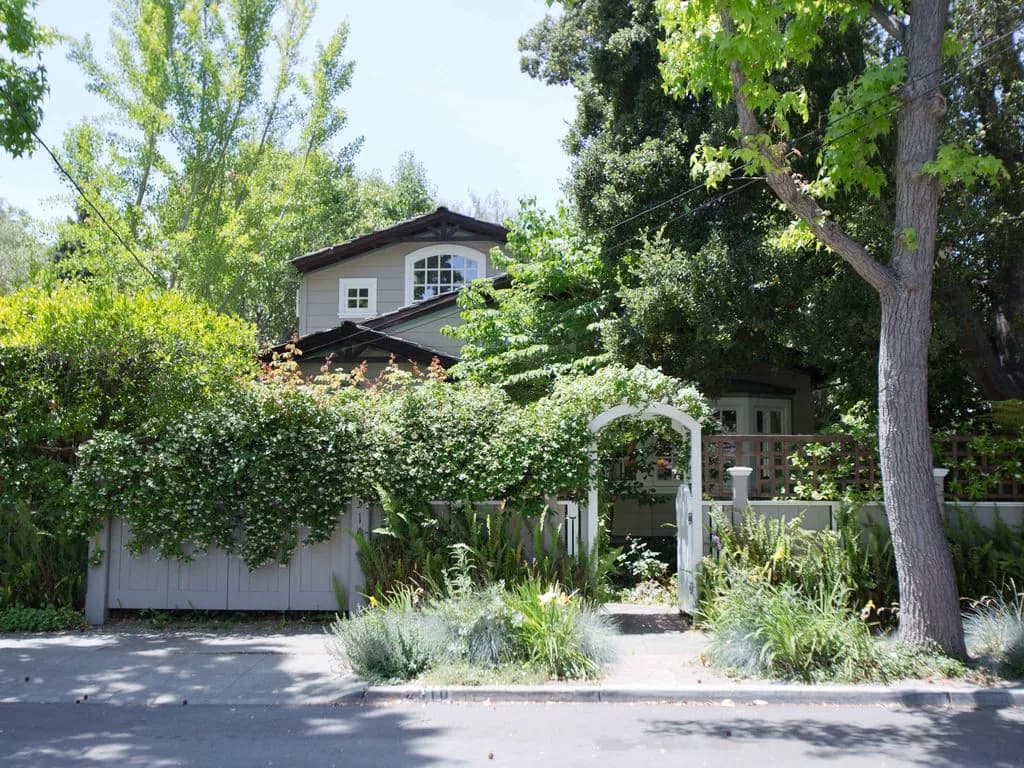 Home in Palo Alto · ★4.74 · 4 bedrooms · 4 beds · 3 baths - Image 48