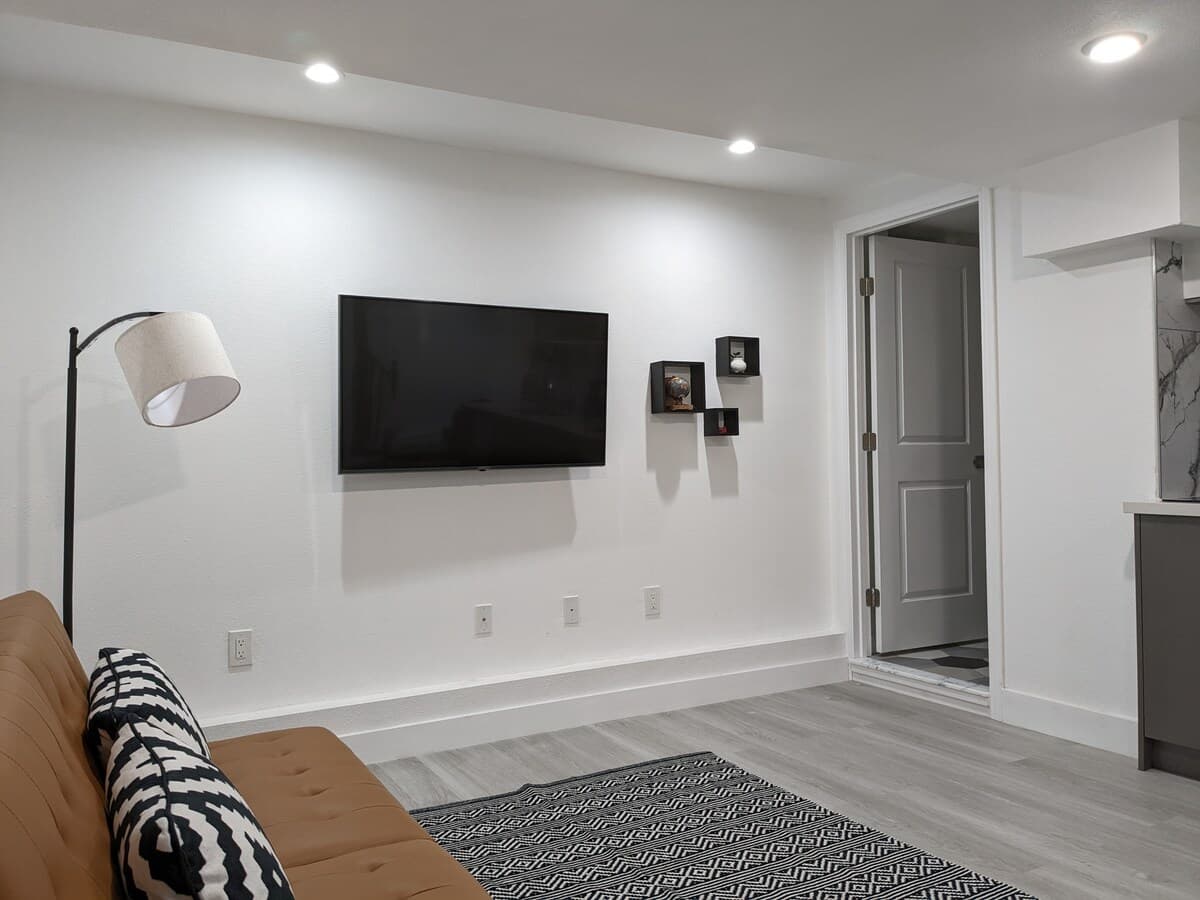 Parkside 2BR Suite with Private Patio & Parking - Photo 3