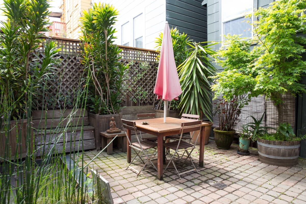 Balmy Alley Mural Home w/ Courtyard & Deck - Photo 45
