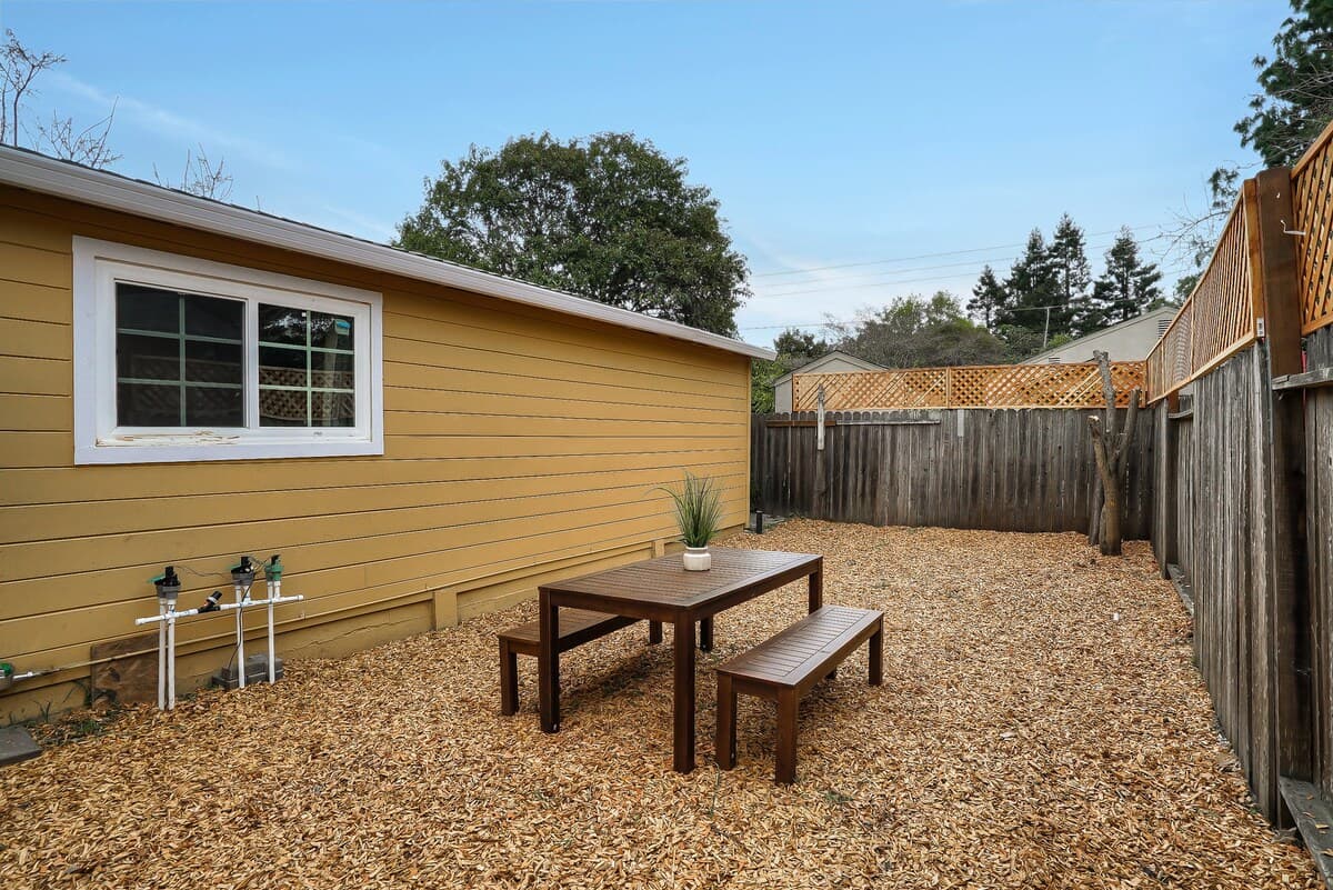 Home in Mountain View · ★4.88 · 4 bedrooms · 6 beds · 3.5 baths - Image 45