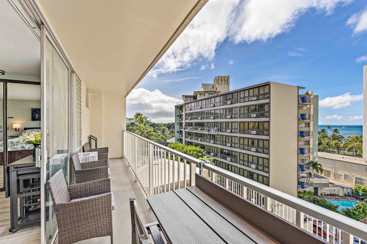 Condo in Honolulu · ★4.83 · Studio · 2 beds · 1 bath - Image 14