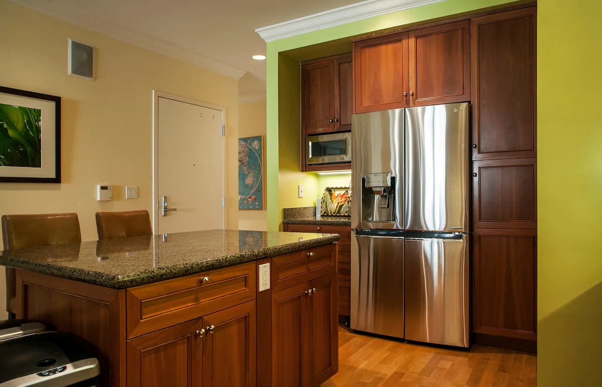 Elevator Opens Into FlatNob Hill 3BR, 2 Parking - Photo 18