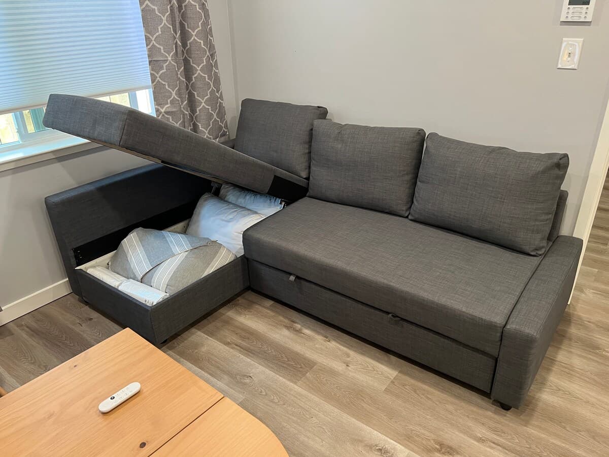 Home in East Palo Alto · ★4.97 · 1 bedroom · 2 beds · 1 bath - Image 2