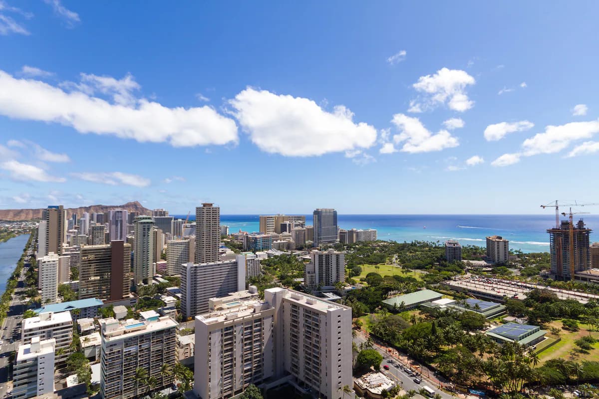Condo in Honolulu · ★4.55 · 2 bedrooms · 4 beds · 2 private baths - Image 16