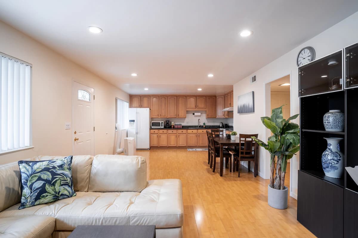 Renovated 2 BR Apt Near Mountain View Downtown - Image 51