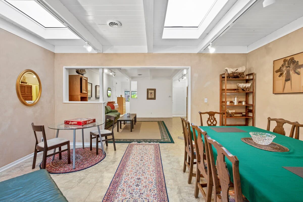 Home in Menlo Park · ★4.67 · 2 bedrooms · 2 beds · 1 bath - Image 6