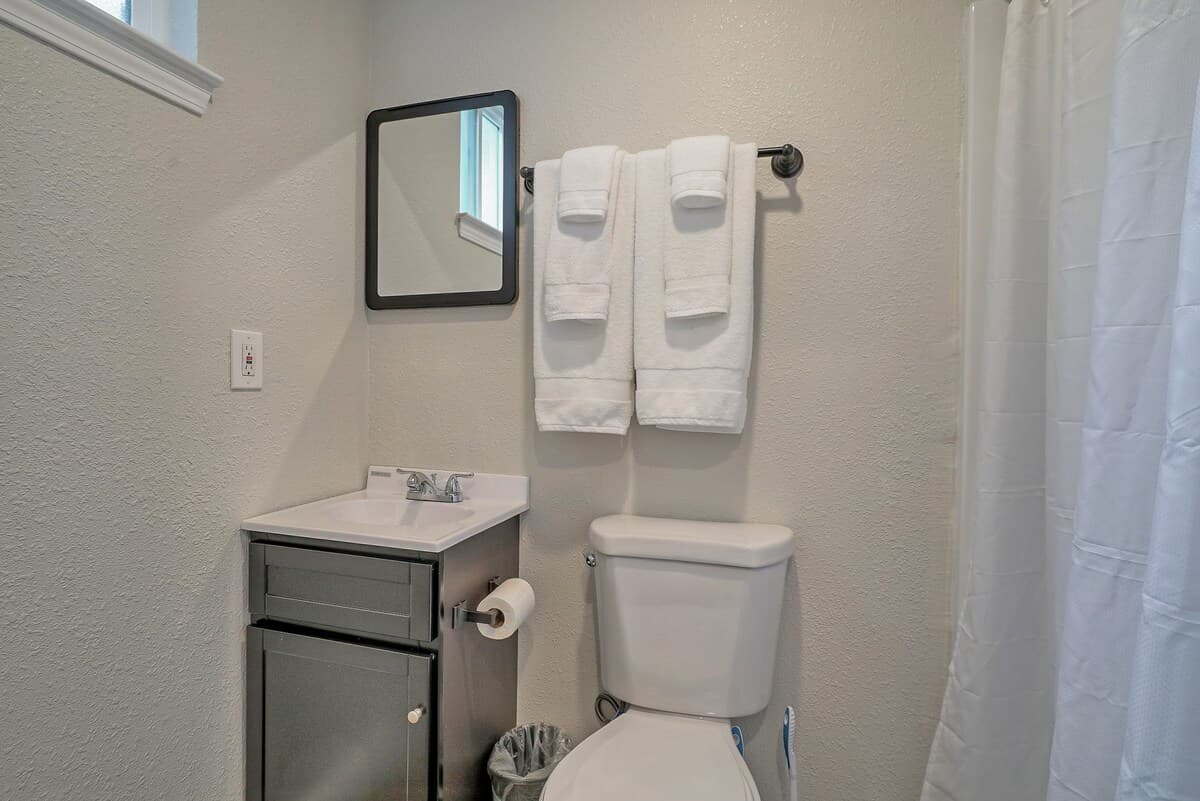 Home in Mountain View · ★4.88 · 4 bedrooms · 6 beds · 3.5 baths - Image 34