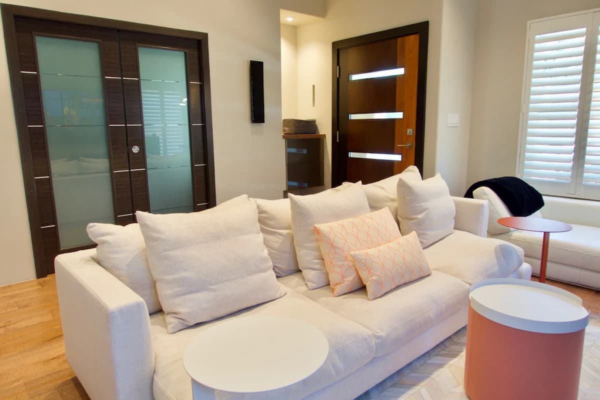 Home in Palo Alto · ★4.95 · 3 bedrooms · 3 beds · 3 baths - Image 4
