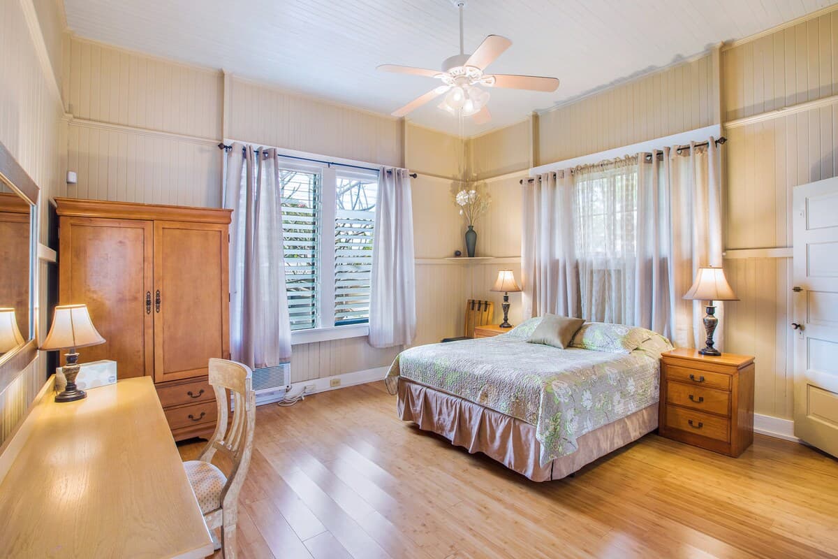 Renovated Plantation Home; Walk into Wailuku Town! - Image 17
