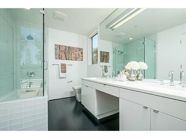 Home in Menlo Park · ★4.84 · 3 bedrooms · 3 beds · 3 baths - Image 12