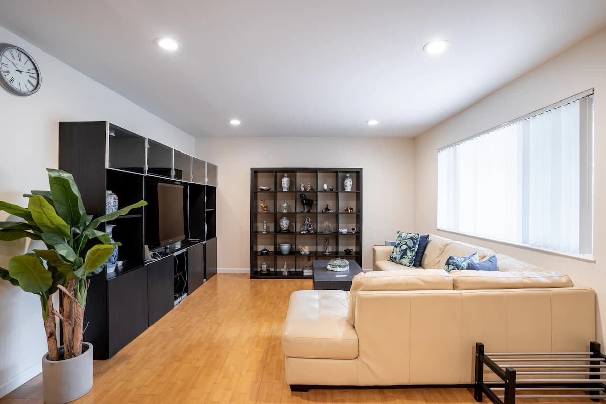 Renovated 2 BR Apt Near Mountain View Downtown - Image 7