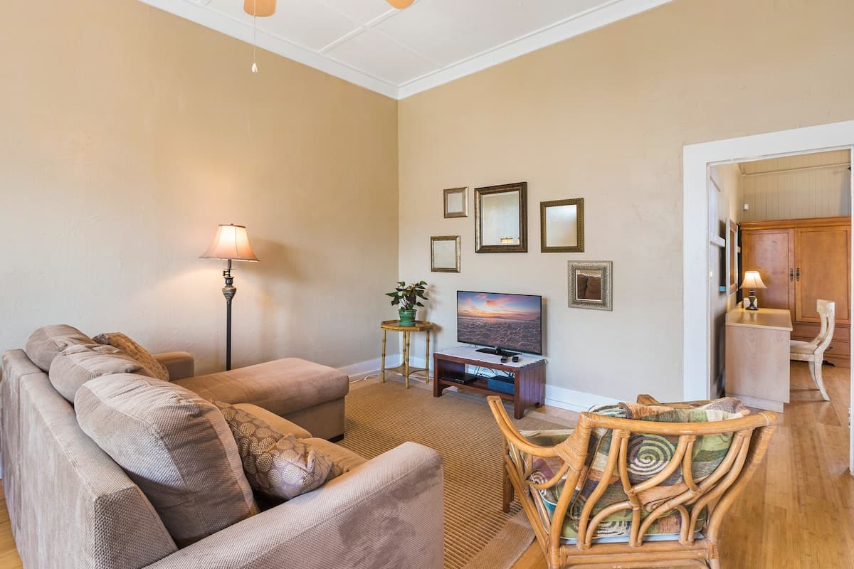 Renovated Plantation Home; Walk into Wailuku Town! - Photo 4
