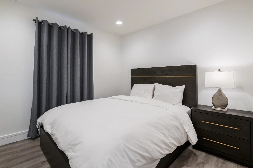 Home in East Palo Alto · ★4.94 · 4 bedrooms · 4 beds · 2.5 baths - Image 34