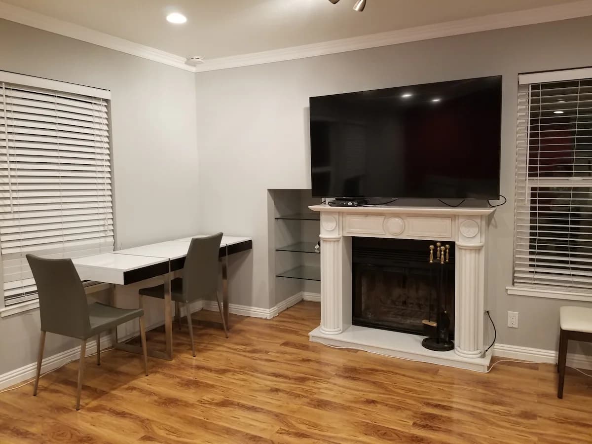 Condo in Palo Alto · ★4.91 · 4 bedrooms · 7 beds · 2 baths - Image 13