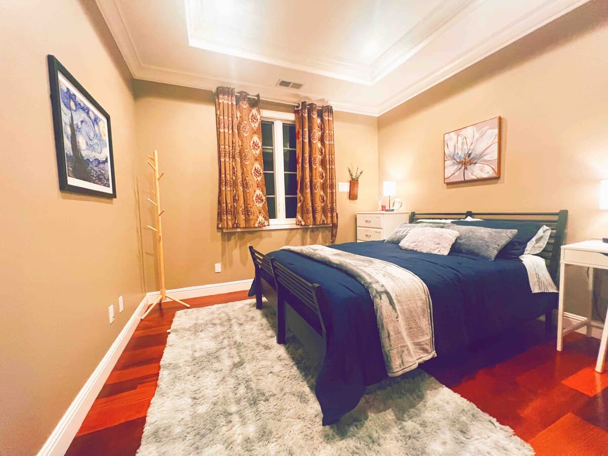 Home in Palo Alto · ★4.6 · 5 bedrooms · 5 beds · 3.5 baths - Image 23