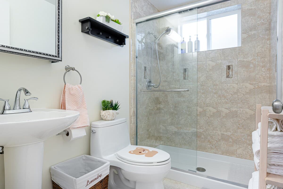 Relaxed 3B/2Ba Home with Private Parking - Photo 15