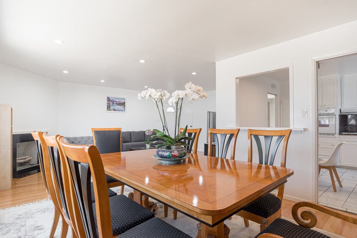 Home in Daly City · ★4.93 · 3 bedrooms · 4 beds · 2 baths - Image 18