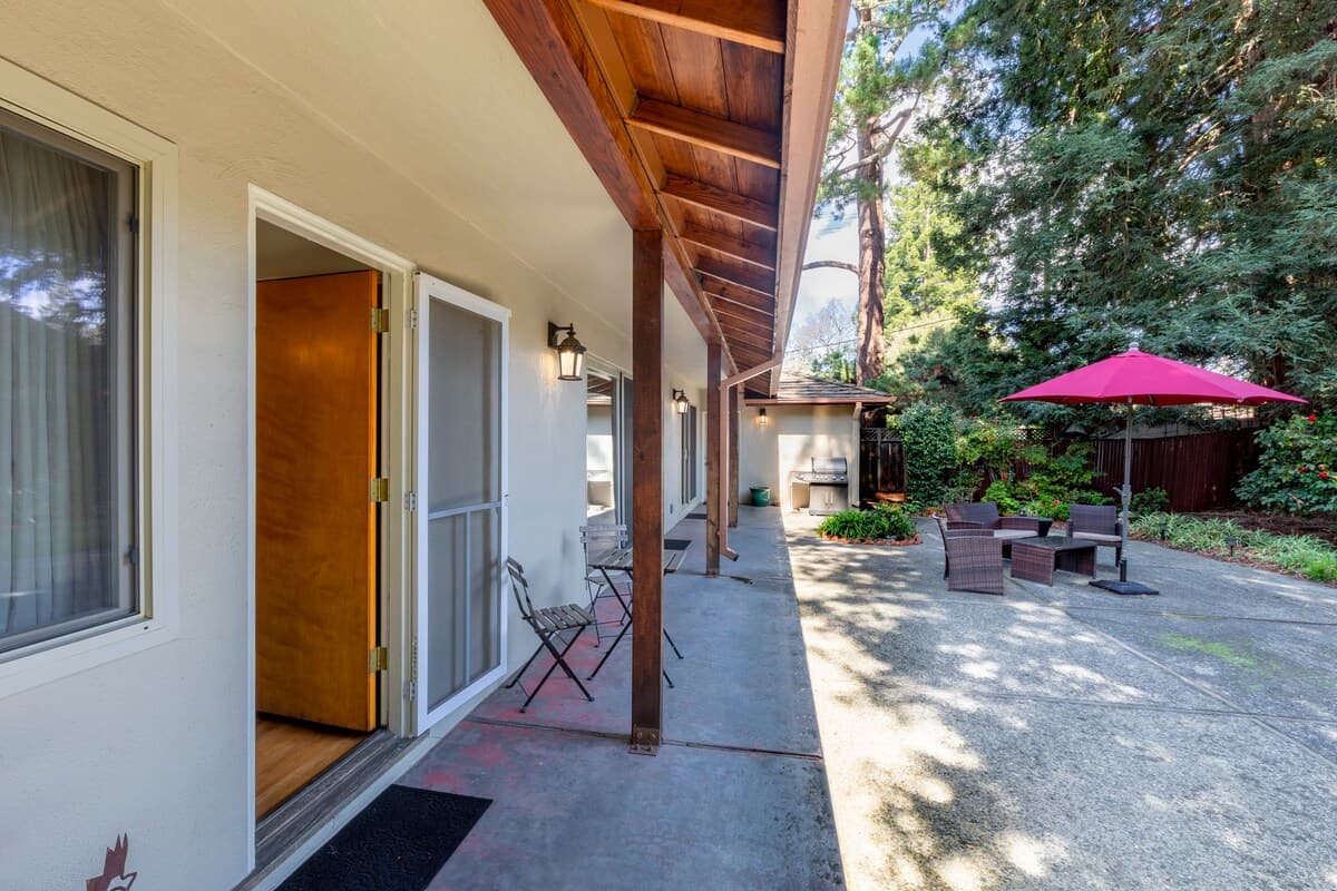 Home in Menlo Park · ★4.77 · 5 bedrooms · 6 beds · 3 baths - Image 43