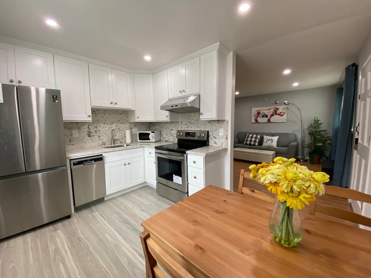 Lovely & Spacious APT 2bd/1bth near downtown MV - Image 7