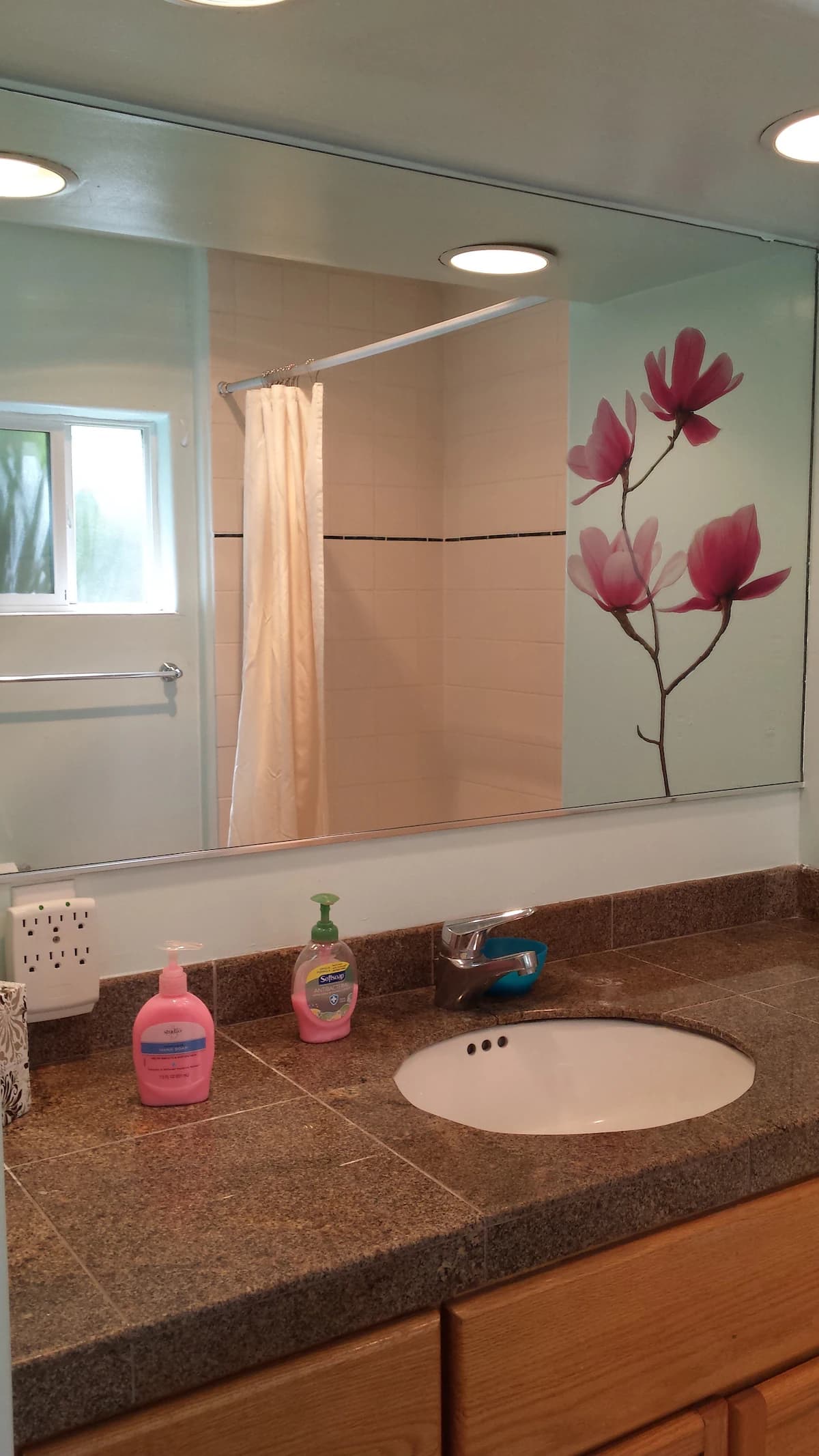 Townhouse in Palo Alto · ★3.82 · 1 bedroom · 1 bed · 1 bath - Image 13