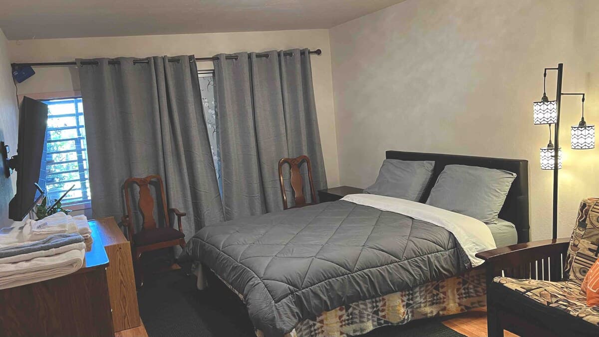 Park View Home, Self Check-In, Disney+ on 42 HDTV - Photo 8