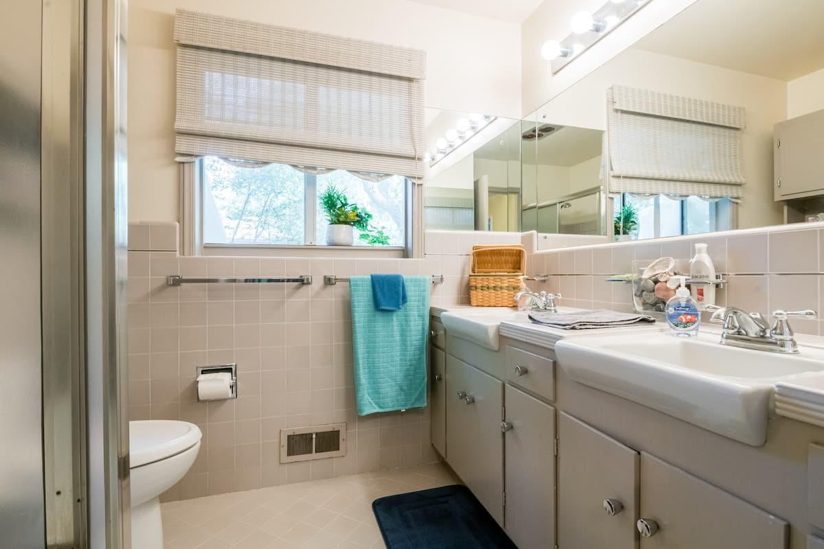 Home in Menlo Park · ★4.91 · 4 bedrooms · 5 beds · 2.5 baths - Image 19